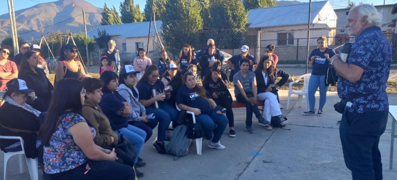 Vecinos de Bariloche pasaron la tarde “MateAndo con el Rafa” de Unidad Popular